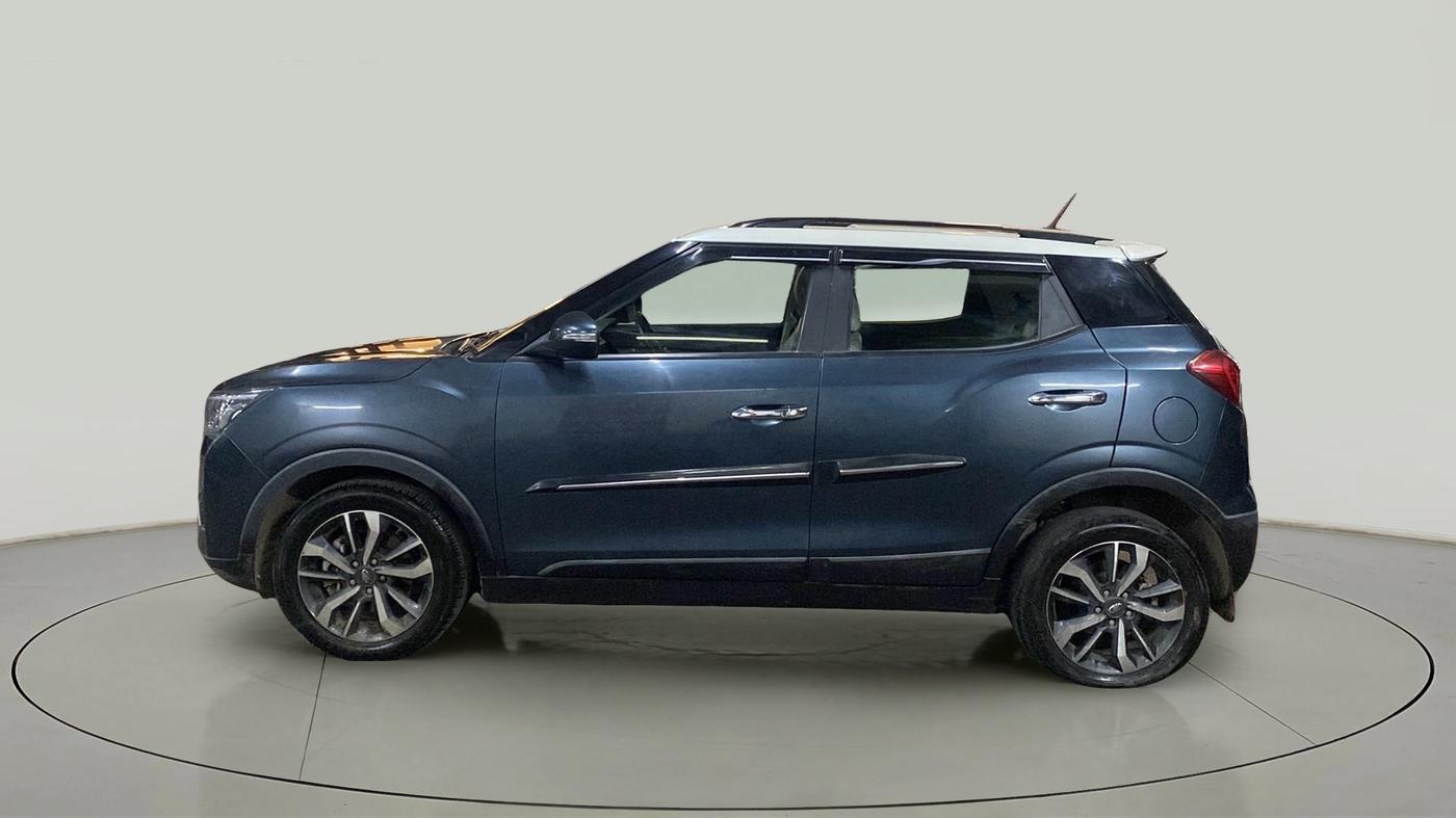 2021 Mahindra XUV300 W8 (O) 1.2 PETROL AMT DUAL TONE, Petrol, Automatic, 20,795 km, Left Side