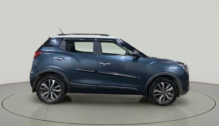 2021 Mahindra XUV300 W8 (O) 1.2 PETROL AMT DUAL TONE, Petrol, Automatic, 20,795 km, Right Side View