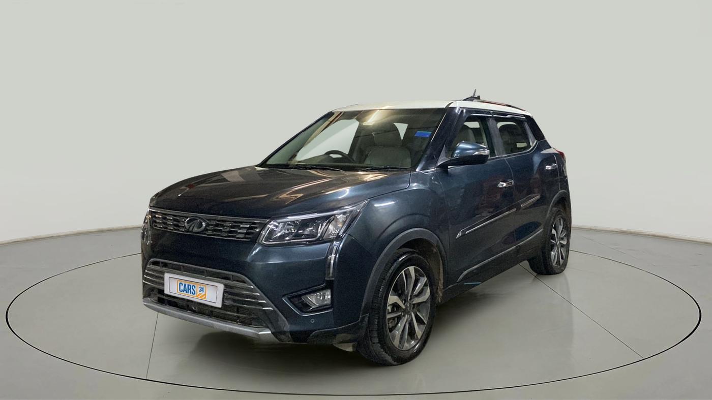 2021 Mahindra XUV300 W8 (O) 1.2 PETROL AMT DUAL TONE, Petrol, Automatic, 20,795 km, Left Front Diagonal