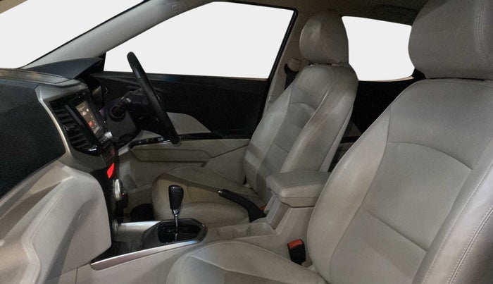 2021 Mahindra XUV300 W8 (O) 1.2 PETROL AMT DUAL TONE, Petrol, Automatic, 20,795 km, Right Side Front Door Cabin