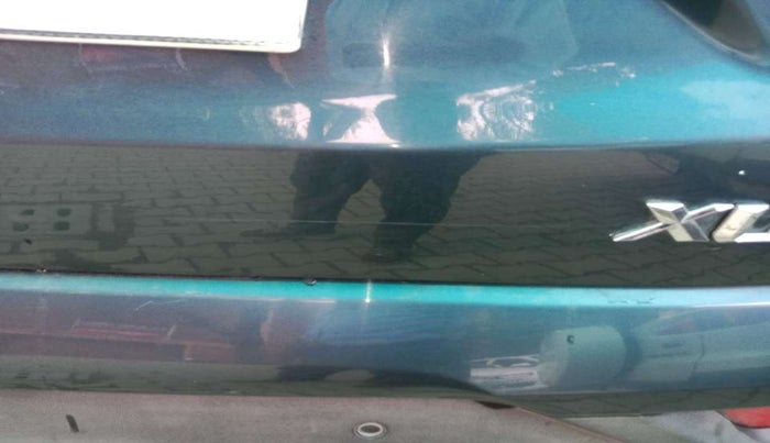 2021 Mahindra XUV300 W8 (O) 1.2 PETROL AMT DUAL TONE, Petrol, Automatic, 20,795 km, Dicky (Boot door) - Minor scratches