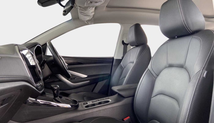 2020 MG HECTOR SHARP 1.5 DCT PETROL, Petrol, Automatic, 34,336 km, Right Side Front Door Cabin