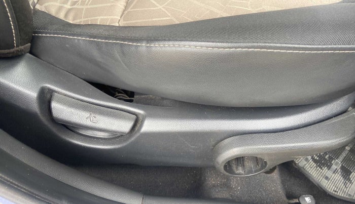 2016 Hyundai Grand i10 ASTA (O) AT 1.2 KAPPA VTVT, Petrol, Automatic, 88,119 km, Driver Side Adjustment Panel