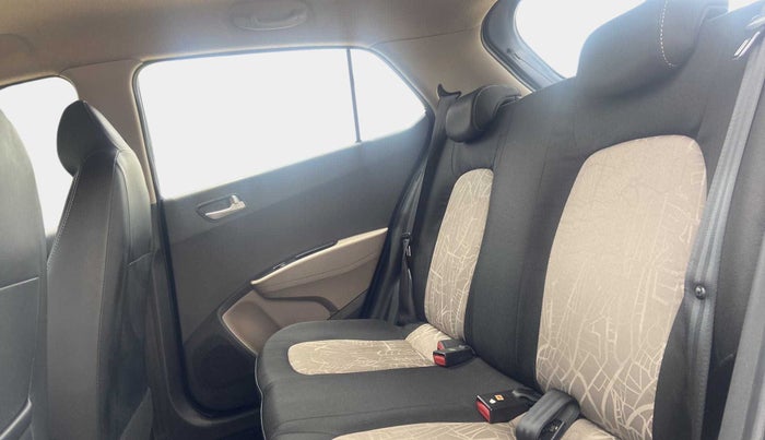 2016 Hyundai Grand i10 ASTA (O) AT 1.2 KAPPA VTVT, Petrol, Automatic, 88,119 km, Right Side Rear Door Cabin