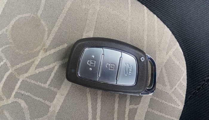 2016 Hyundai Grand i10 ASTA (O) AT 1.2 KAPPA VTVT, Petrol, Automatic, 88,119 km, Key Close Up