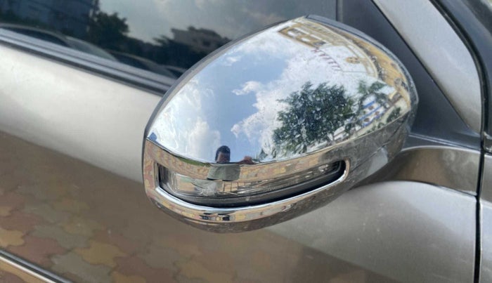 2016 Maruti Swift Dzire VXI, Petrol, Manual, 45,956 km, Right rear-view mirror - Indicator light has minor damage