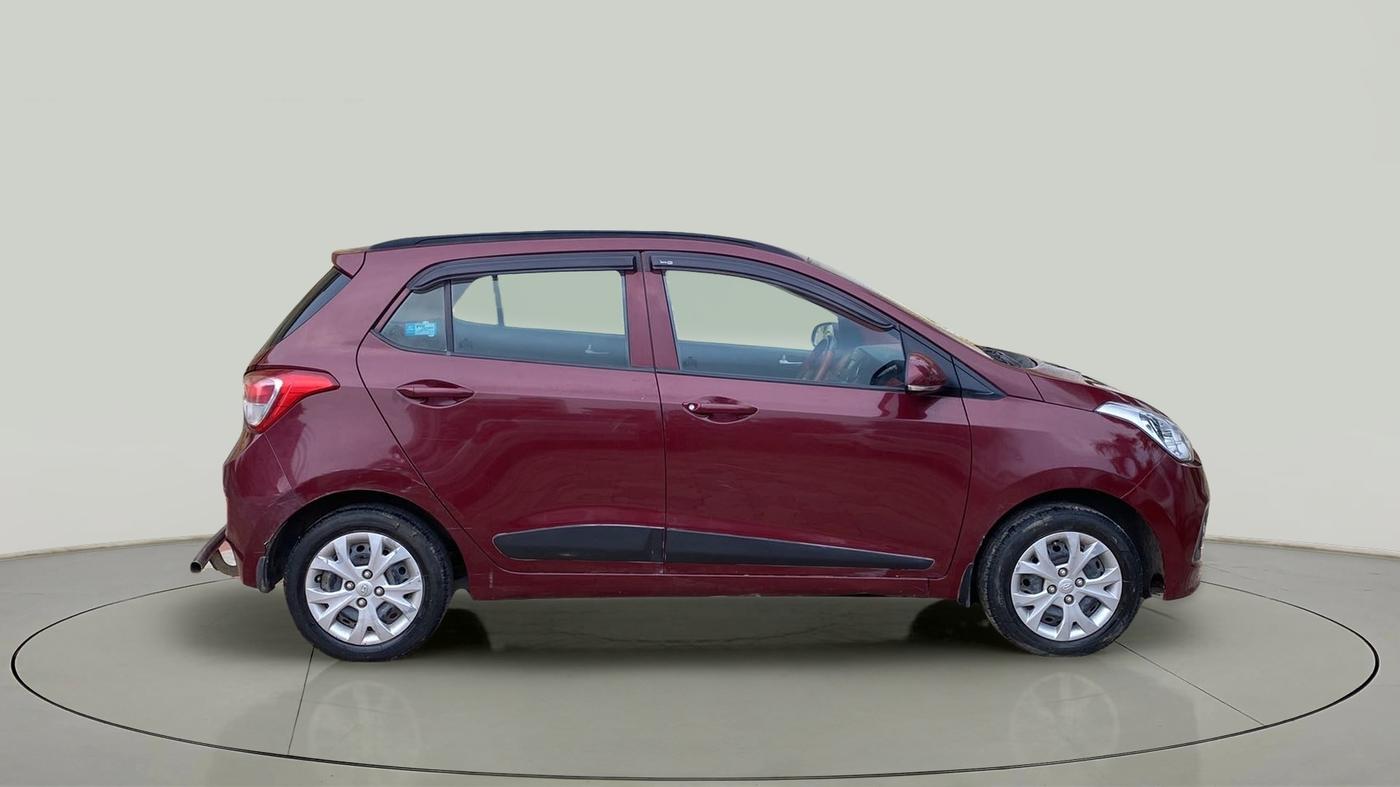 2016 Hyundai Grand i10 SPORTZ 1.2 KAPPA VTVT, Petrol, Manual, 31,869 km, Right Side View