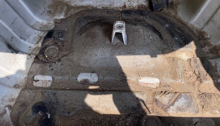 2012 Maruti Alto K10 VXI, Petrol, Manual, 75,680 km, Boot floor - Slight discoloration
