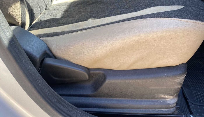 2018 Renault Kwid RXT 1.0 AMT (O), Petrol, Automatic, 64,715 km, Driver Side Adjustment Panel