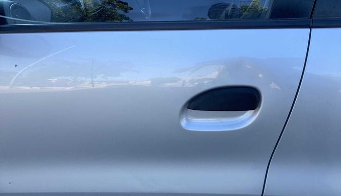 2018 Renault Kwid RXT 1.0 AMT (O), Petrol, Automatic, 64,715 km, Front passenger door - Slightly dented