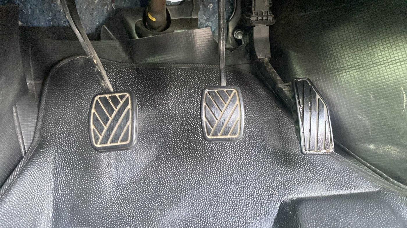 2020 Maruti Swift VXI, Petrol, Manual, 21,454 km, Pedals