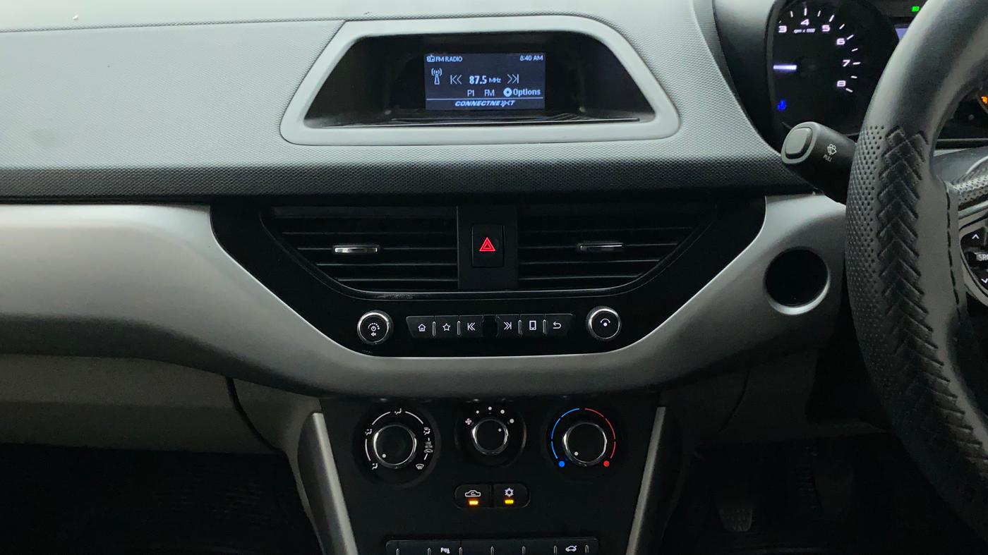 2018 Tata NEXON XM PETROL, Petrol, Manual, 86,155 km, Air Conditioner
