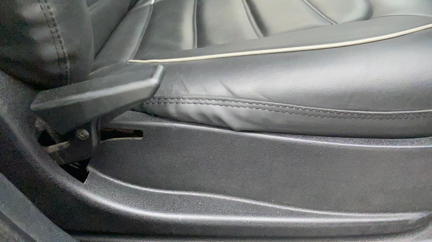 2018 Tata NEXON XM PETROL, Petrol, Manual, 86,155 km, Driver Side Adjustment Panel