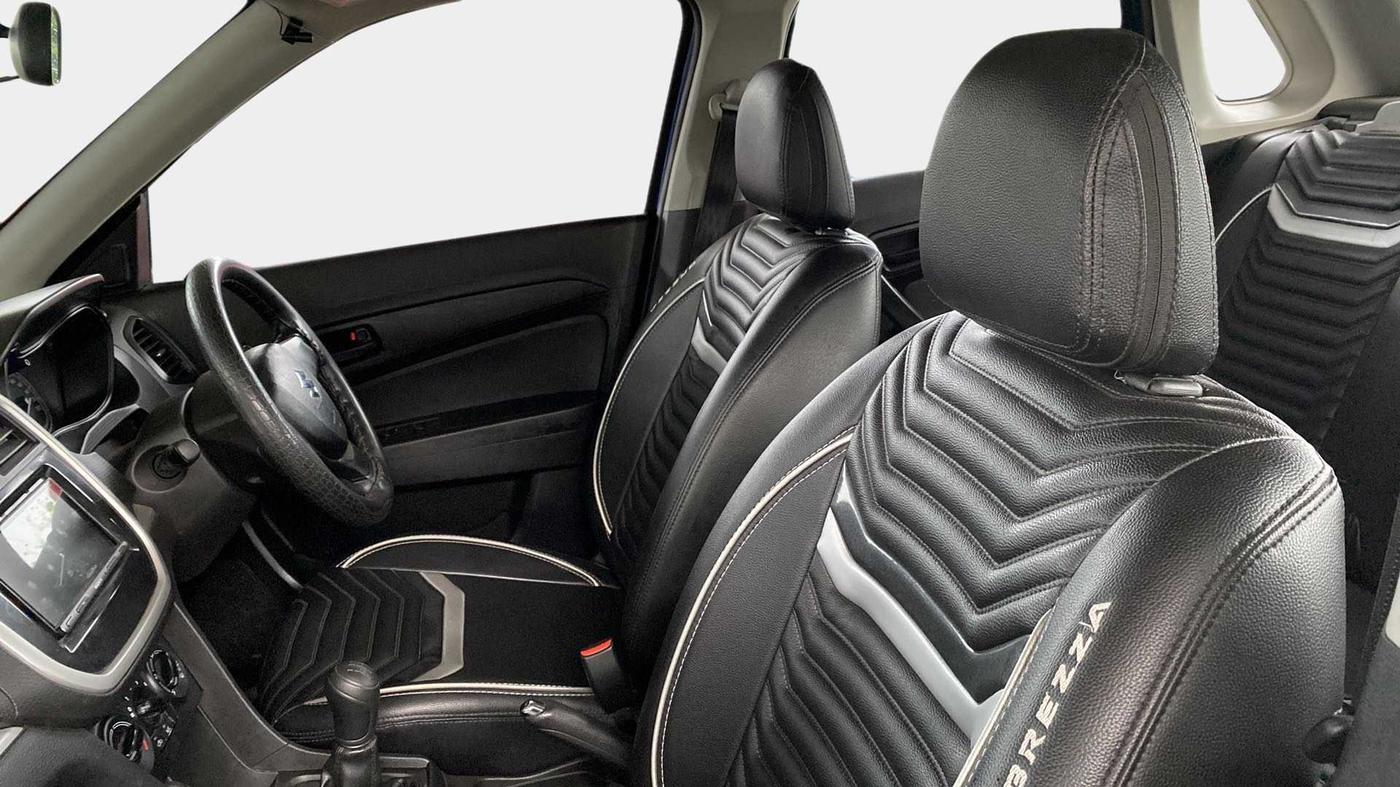 2021 Maruti Vitara Brezza LXI, Petrol, Manual, 23,529 km, Right Side Front Door Cabin
