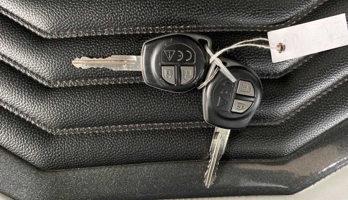 2021 Maruti Vitara Brezza LXI, Petrol, Manual, 23,529 km, Key Close Up