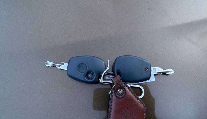 2013 Renault Duster RXL PETROL, Petrol, Manual, 35,002 km, Key Close Up