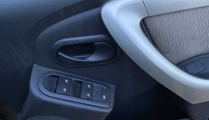 2013 Renault Duster RXL PETROL, Petrol, Manual, 35,002 km, Driver Side Door Panels Control