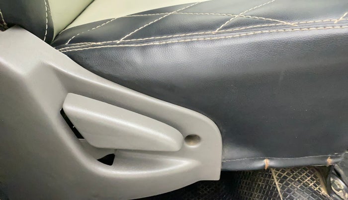 2018 Datsun Go Plus T, Petrol, Manual, 25,119 km, Driver Side Adjustment Panel