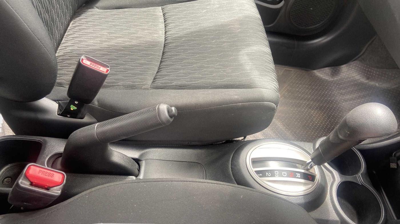 2018 Honda Brio VX AT, Petrol, Automatic, 50,957 km, Gear Lever