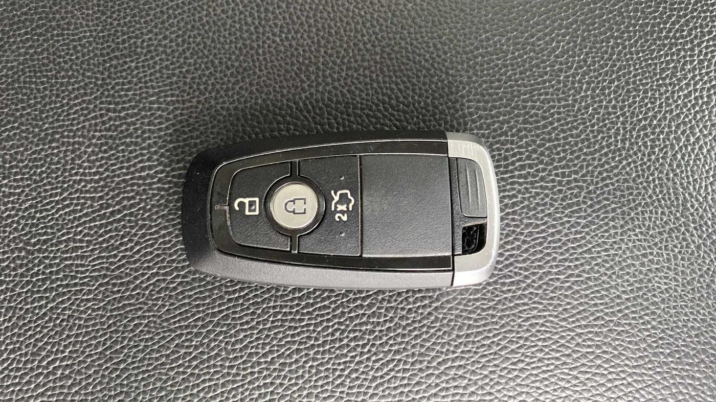 2019 Ford New Figo TITANIUM 1.2 PETROL MT, Petrol, Manual, 7,413 km, Key Close Up