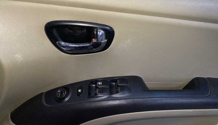 2011 Hyundai i10 MAGNA 1.2, Petrol, Manual, 99,650 km, Driver Side Door Panels Control