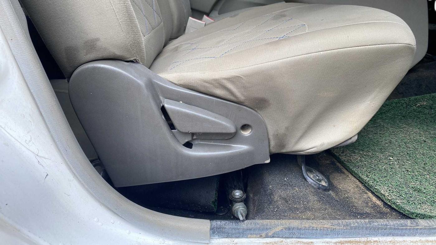 2017 Datsun Go T, Petrol, Manual, 91,787 km, Driver Side Adjustment Panel