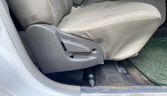 2017 Datsun Go T, Petrol, Manual, 91,787 km, Driver Side Adjustment Panel