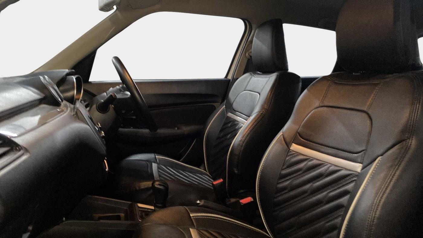 2018 Maruti Swift VXI AMT, Petrol, Automatic, 28,601 km, Right Side Front Door Cabin