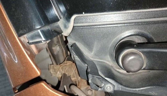 2017 Honda WR-V 1.5L I-DTEC S MT, Diesel, Manual, 42,919 km, Bonnet (hood) - Cowl vent panel has minor damage