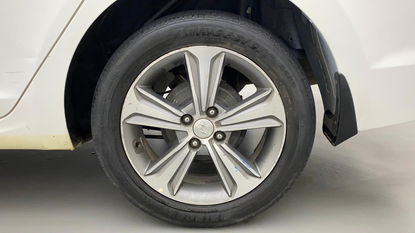2017 Hyundai Verna 1.6 CRDI SX, Diesel, Manual, 82,405 km, Left Rear Wheel