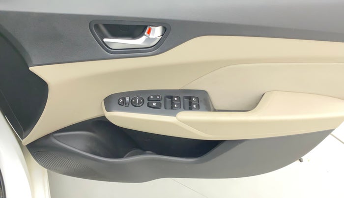 2017 Hyundai Verna 1.6 CRDI SX, Diesel, Manual, 82,405 km, Driver Side Door Panels Control