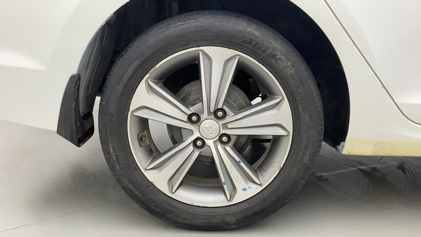 2017 Hyundai Verna 1.6 CRDI SX, Diesel, Manual, 82,405 km, Right Rear Wheel