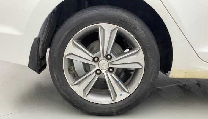 2017 Hyundai Verna 1.6 CRDI SX, Diesel, Manual, 82,405 km, Right Rear Wheel