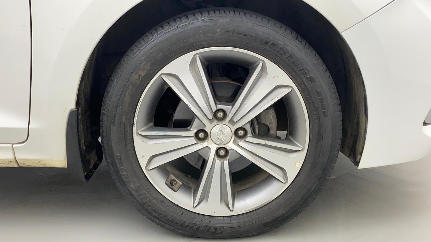 2017 Hyundai Verna 1.6 CRDI SX, Diesel, Manual, 82,405 km, Right Front Wheel