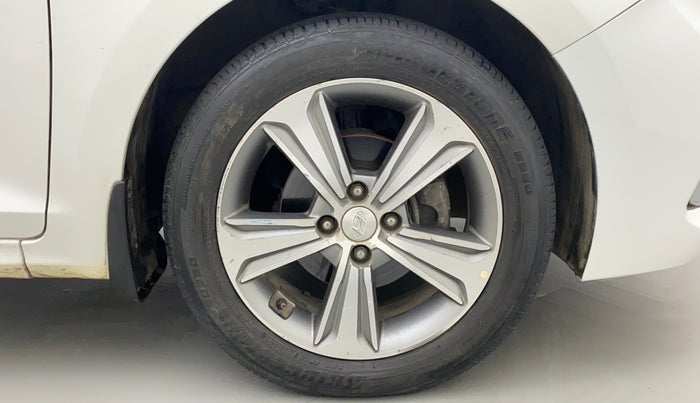 2017 Hyundai Verna 1.6 CRDI SX, Diesel, Manual, 82,405 km, Right Front Wheel