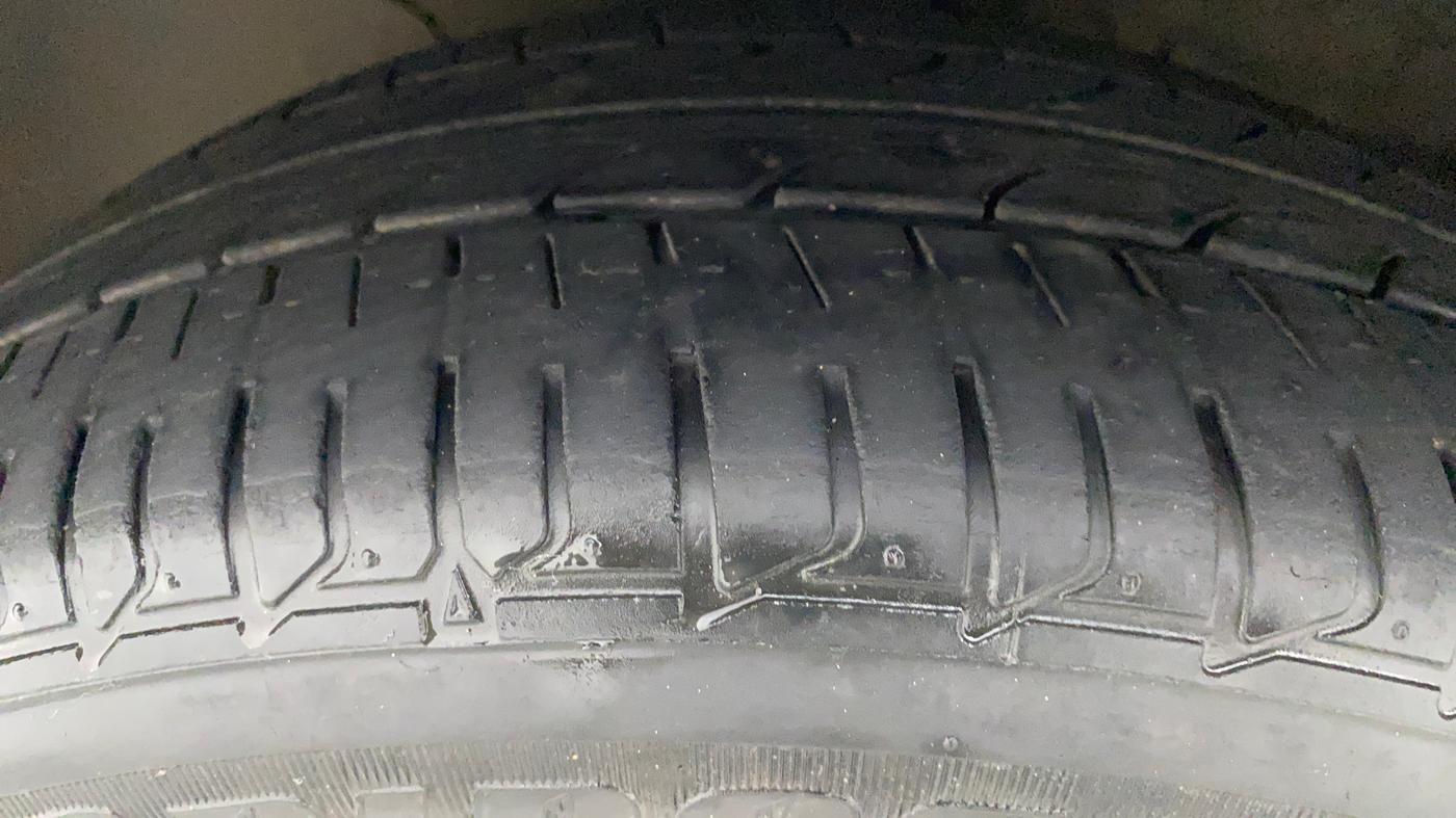 2017 Hyundai Verna 1.6 CRDI SX, Diesel, Manual, 82,405 km, Left Front Tyre Tread