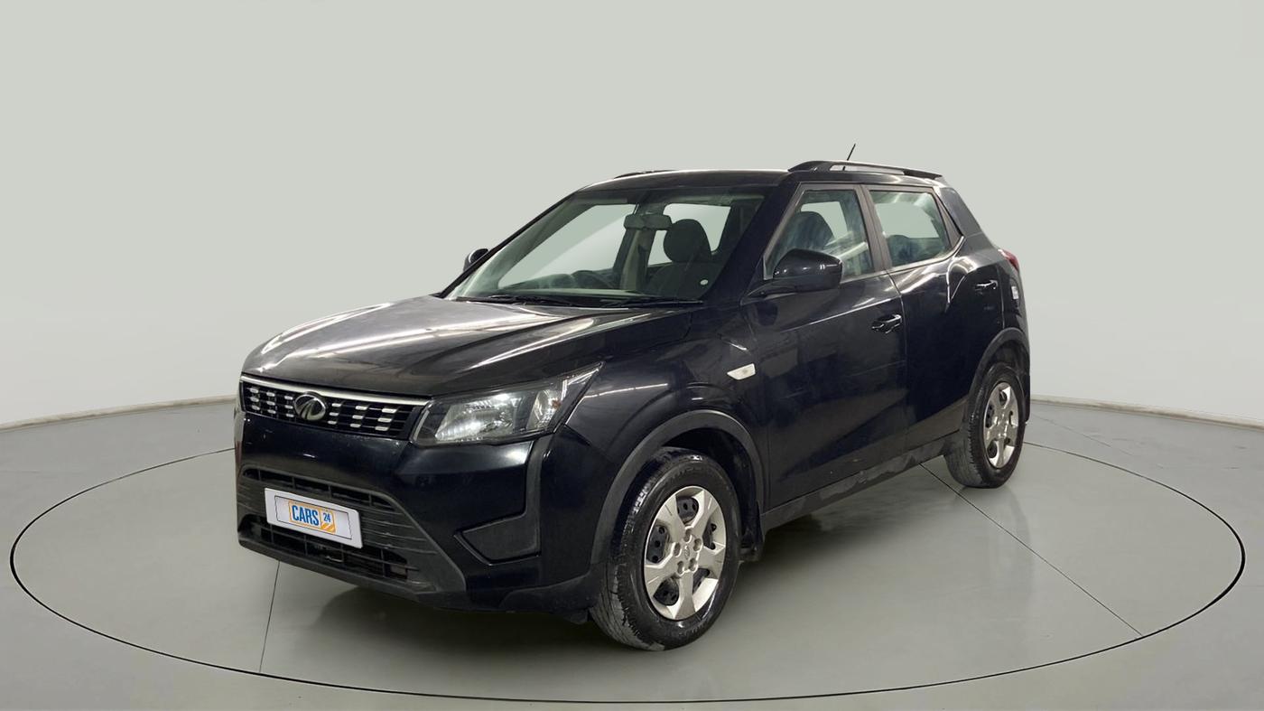 2022 Mahindra XUV300 W6 1.5 DIESEL, Diesel, Manual, 30,915 km, Left Front Diagonal