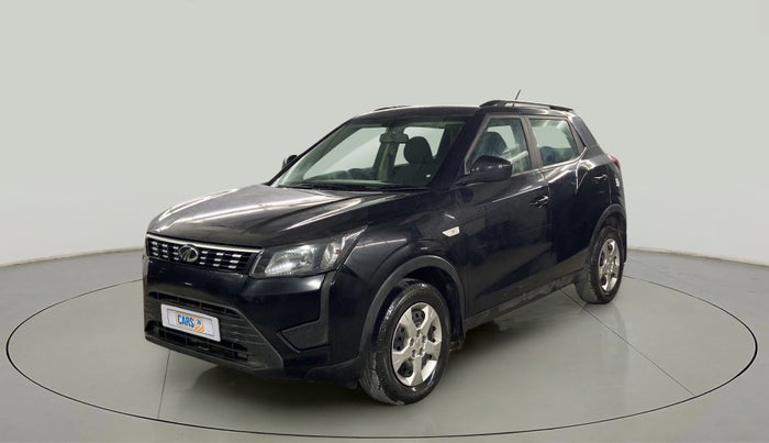 2022 Mahindra XUV300 W6 1.5 DIESEL, Diesel, Manual, 30,915 km, Left Front Diagonal