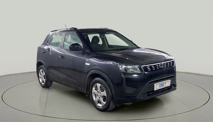 2022 Mahindra XUV300 W6 1.5 DIESEL, Diesel, Manual, 30,915 km, Right Front Diagonal