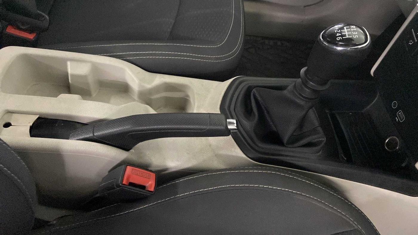 2022 Mahindra XUV300 W6 1.5 DIESEL, Diesel, Manual, 30,915 km, Gear Lever
