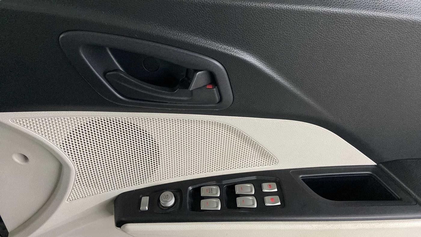 2022 Mahindra XUV300 W6 1.5 DIESEL, Diesel, Manual, 30,915 km, Driver Side Door Panels Control