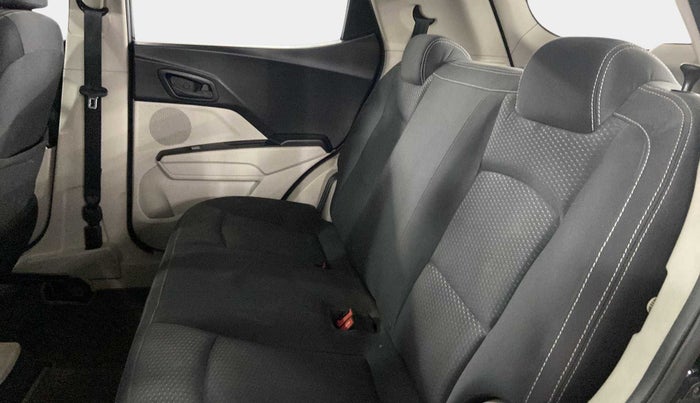 2022 Mahindra XUV300 W6 1.5 DIESEL, Diesel, Manual, 30,915 km, Right Side Rear Door Cabin