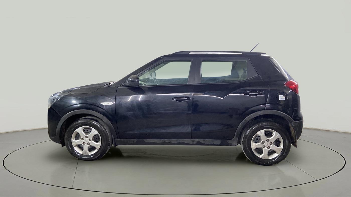 2022 Mahindra XUV300 W6 1.5 DIESEL, Diesel, Manual, 30,915 km, Left Side