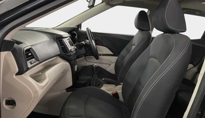2022 Mahindra XUV300 W6 1.5 DIESEL, Diesel, Manual, 30,915 km, Right Side Front Door Cabin