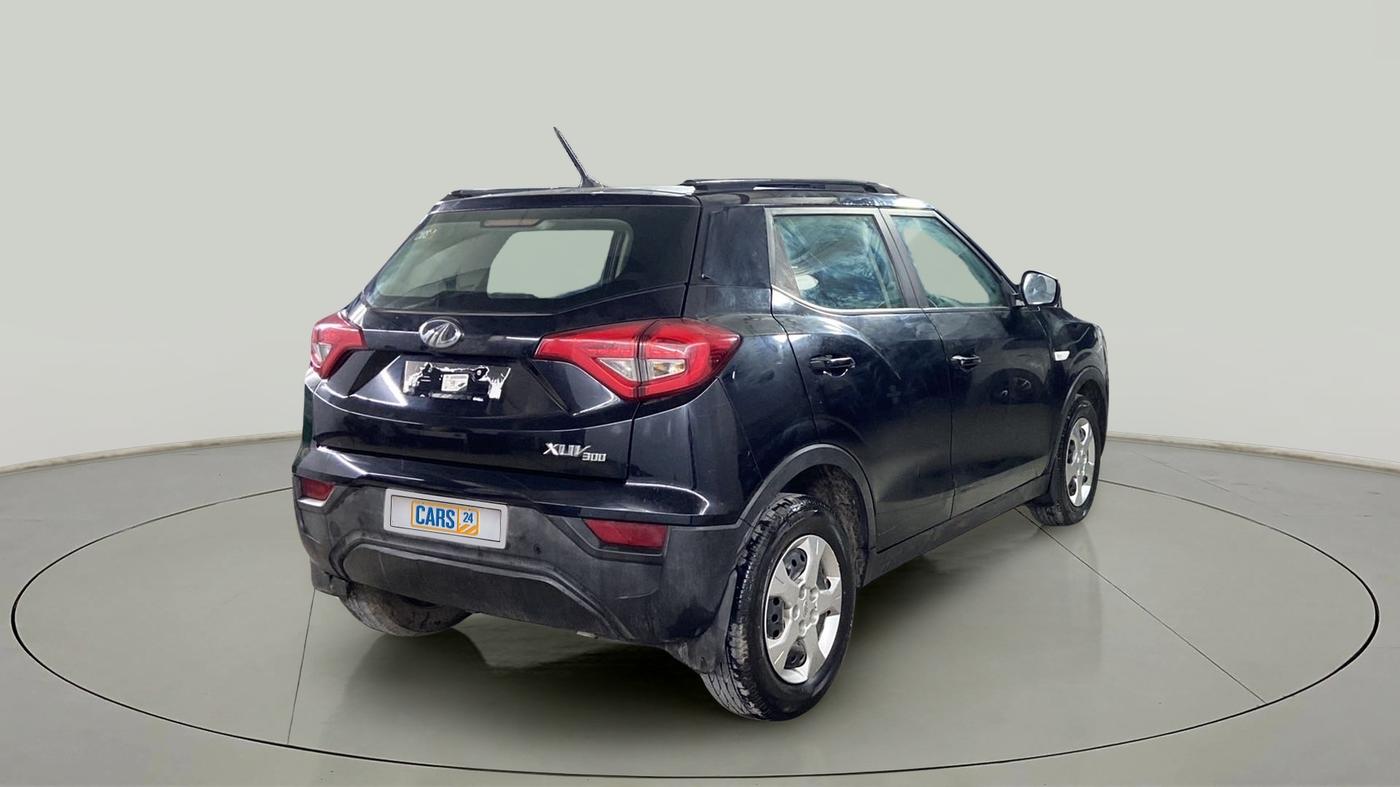 2022 Mahindra XUV300 W6 1.5 DIESEL, Diesel, Manual, 30,915 km, Right Back Diagonal
