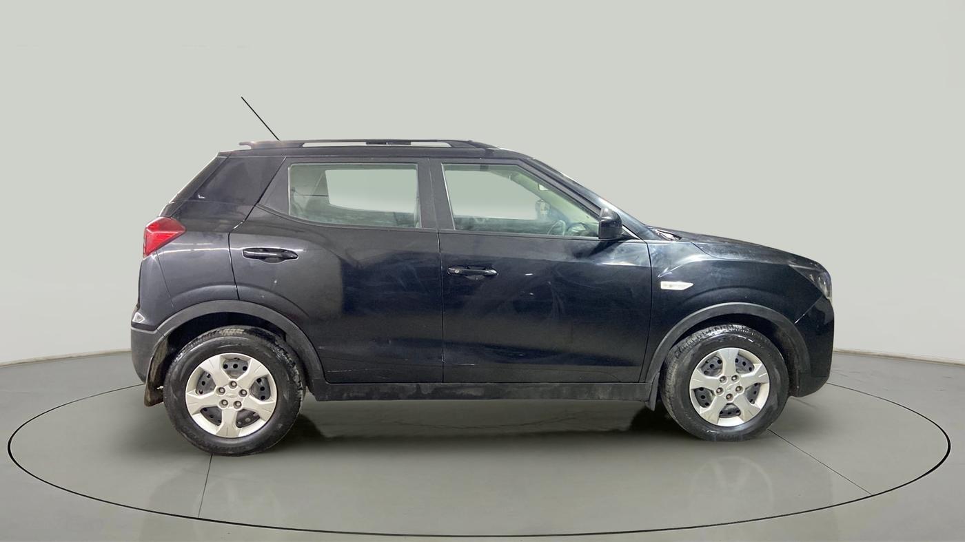 2022 Mahindra XUV300 W6 1.5 DIESEL, Diesel, Manual, 30,915 km, Right Side View