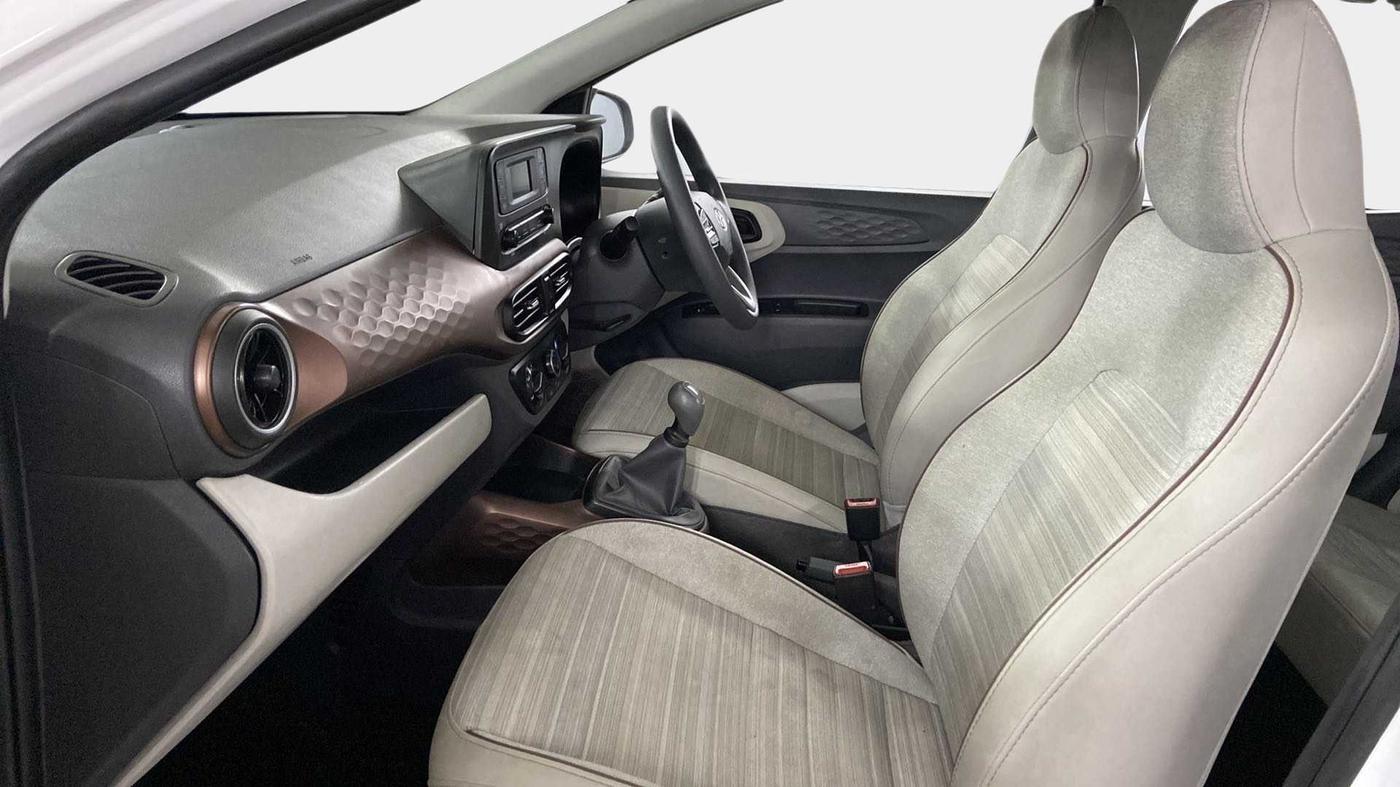 2022 Hyundai AURA S 1.2 CNG, CNG, Manual, 11,402 km, Right Side Front Door Cabin