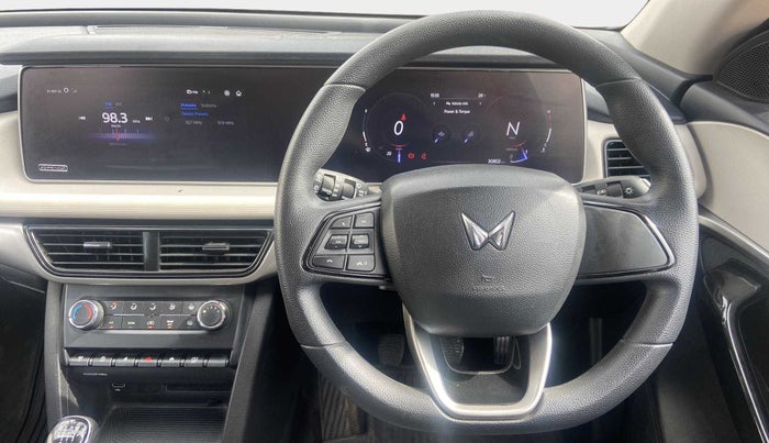 2022 Mahindra XUV700 AX 5 P MT 7 STR, Petrol, Manual, 30,799 km, Steering Wheel Close Up