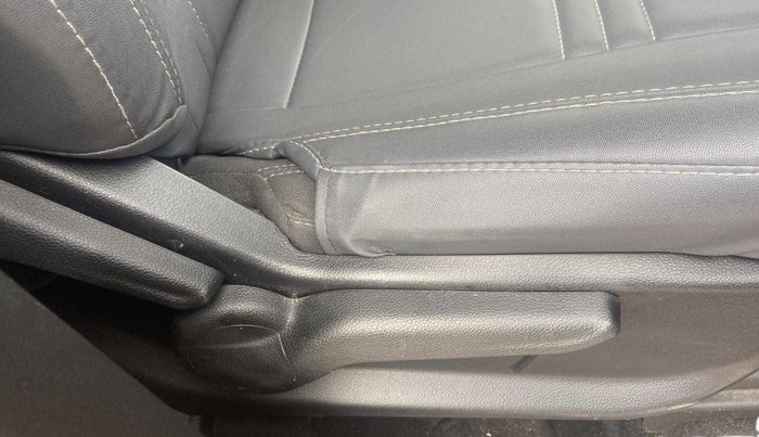 2022 Mahindra XUV700 AX 5 P MT 7 STR, Petrol, Manual, 30,799 km, Driver Side Adjustment Panel