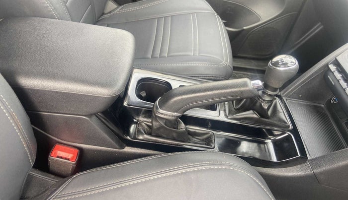 2022 Mahindra XUV700 AX 5 P MT 7 STR, Petrol, Manual, 30,799 km, Gear Lever
